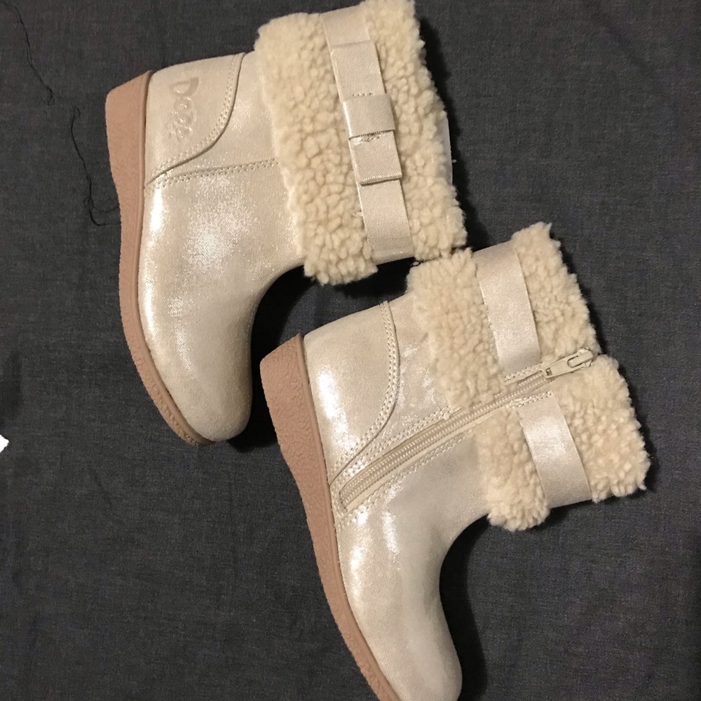 Dora boots New with box